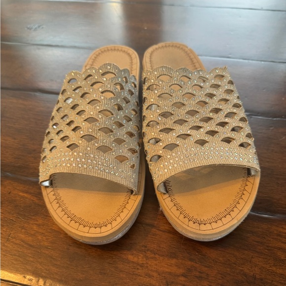 Silver Rouge Slides- Size 9 - Picture 5 of 7